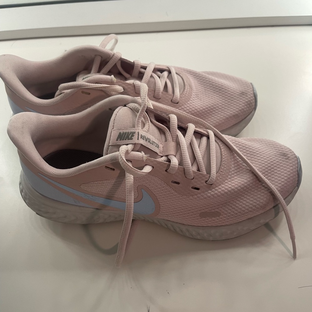 nike revolution running shoes